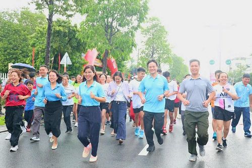 Hơn 2.000 người ở Quảng Ngãi hưởng ứng phong trào rèn luyện thể thao