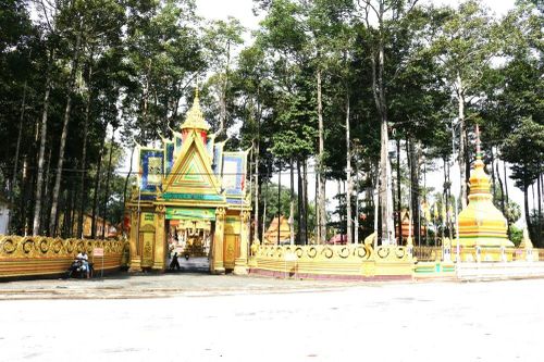 Các tỉnh, thành ĐBSCL thăm, chúc mừng đồng bào Khmer nhân dịp Lễ Sen Dolta