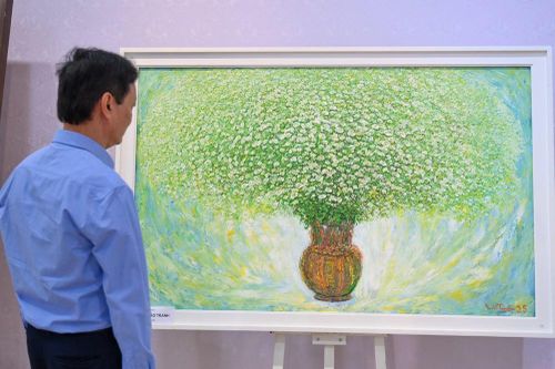 'Hà Nội 12 mùa hoa': Hành trình cảm xúc của người yêu hoa trong Ngày Giải phóng Thủ đô