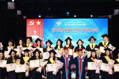 Đại học Kinh tế Quốc dân trao bằng thạc sĩ: Phát huy tri thức, đóng góp vào sự phát triển của đất nước