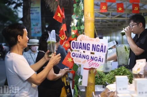 [Ảnh] Hàng nghìn người dân thích thú tham dự Lễ hội Đồ uống Hà Nội năm 2026