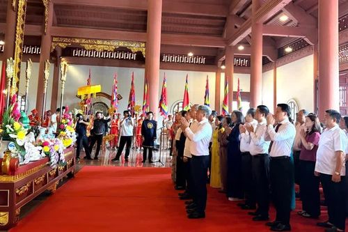 Lễ dâng hương tưởng niệm các Vua Hùng tại Làng Văn hóa-Du lịch các dân tộc Việt Nam