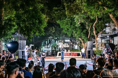 [Ảnh] Khán giả hòa nhịp trong chương trình 'Tán Đa' số thứ 2
