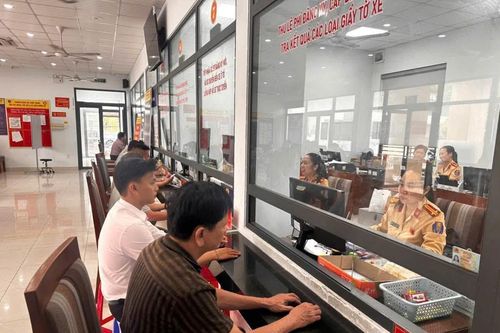 Cảnh sát giao thông Đà Nẵng thông tin về chính sách miễn lệ phí một số thủ tục đăng ký xe