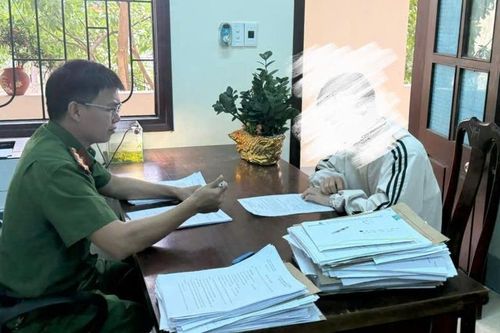 Kẻ ẩn danh lộ diện