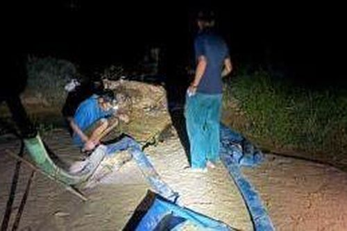 Bắt quả tang 'sa tặc' trên sông Trà Bồng