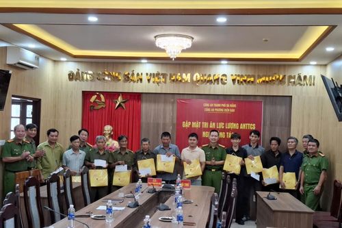 Công an phường Điện Bàn tri ân lực lượng ANTT cơ sở nghỉ công tác