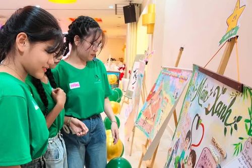 100 suất học bổng cho trẻ em mồ côi tại các mái ấm, nhà mở