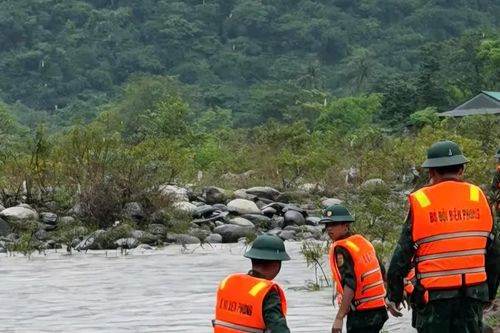 Quảng Trị: Nỗ lực tìm kiếm người phụ nữ bị lũ cuốn trôi