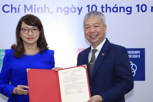 Trao quyết định bổ nhiệm TS Nguyễn Quốc Chính làm Hiệu trưởng Trường ĐH Quốc tế