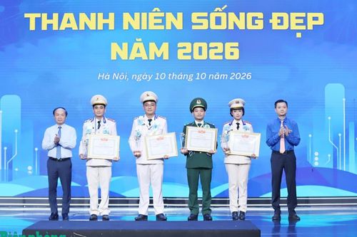 Thiếu tá Nguyễn Duy Khánh, Chính trị viên phó Đồn Biên phòng Vàng Ma Chải được trao Giải thưởng 'Thanh niên sống đẹp' năm 2026