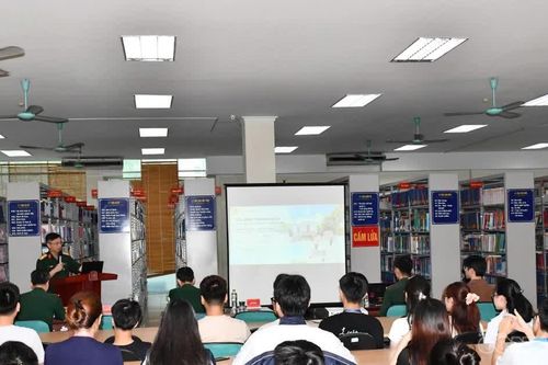AI vào giảng đường quân y: Học nhanh hơn nhưng không được tin máy tuyệt đối