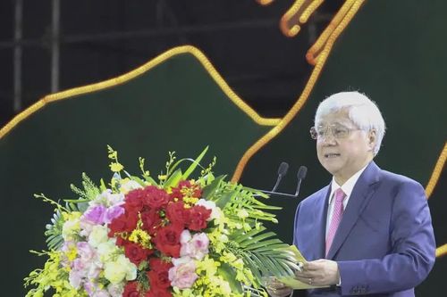 Phó Chủ tịch Thường trực Quốc hội Đỗ Văn Chiến dự Lễ khai mạc Ngày hội Văn hóa dân tộc Mông