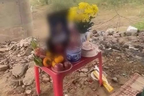 Gia đình lập bàn thờ, người đàn ông nghi nhảy cầu bất ngờ trở về