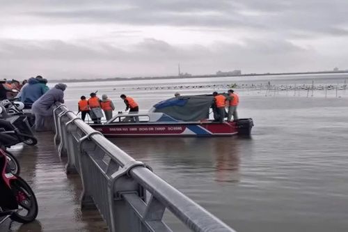 Đà Nẵng: Sét đánh trên sông Trường Giang, người đàn ông rơi xuống sông mất tích