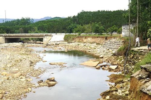 Huế cần di dời hơn 2.060 hộ dân khỏi vùng nguy cơ sạt lở