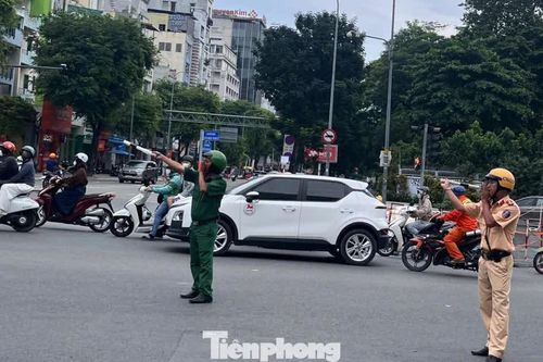 Ngày đầu phân luồng loạt tuyến đường làm Metro số 2 ở TPHCM