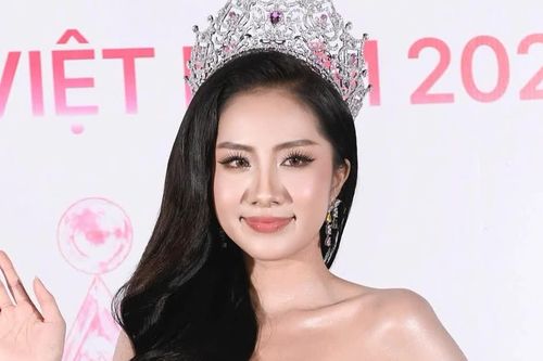 Đương kim hoa hậu Hà Trúc Linh rạng ngời trên thảm đỏ chung khảo