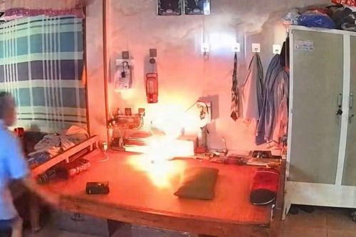 Nguy cơ hỏa hoạn từ sạc, pin dự phòng phát nổ