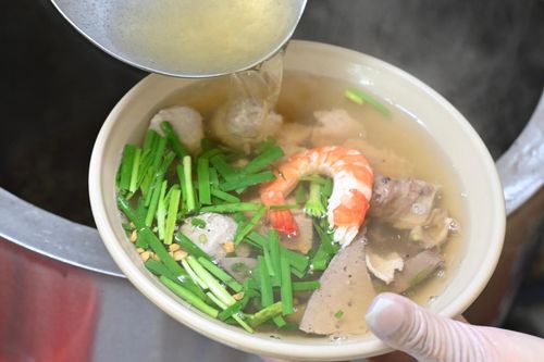 Quán đặc sản Nam Bộ ở Hà Nội đông kín, nguyên liệu 'vượt' 1.800km ra mỗi ngày