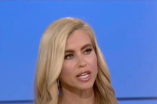 Ông Trump chọn người hâm mộ làm thư ký báo chí Nhà Trắng