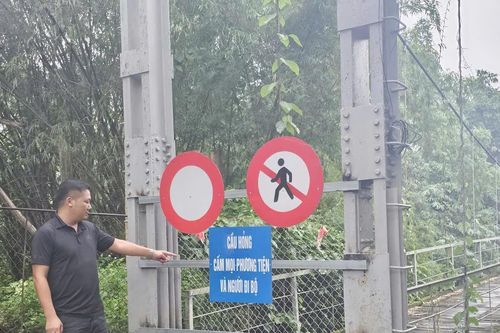 Hai cầu treo xuống cấp, hàng trăm hộ dân thấp thỏm qua sông