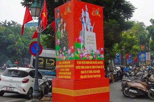 Hà Nội rực rỡ cờ hoa, người dân hân hoan chào mừng Ngày Giải phóng Thủ đô