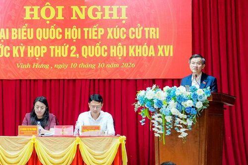 Giám đốc Học viện Chính trị Quốc gia Hồ Chí Minh Đoàn Minh Huấn tiếp xúc cử tri phường Vinh Hưng