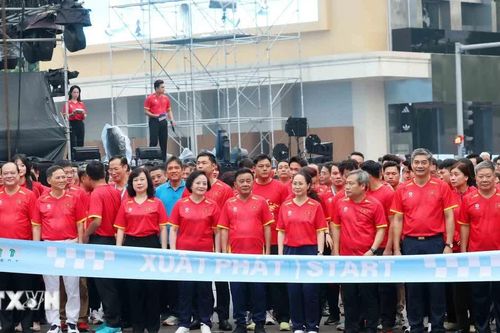 Thường trực Ban Bí thư dự Lễ phát động phong trào 'Mỗi người dân lựa chọn ít nhất một môn thể thao phù hợp để tập luyện thường xuyên'