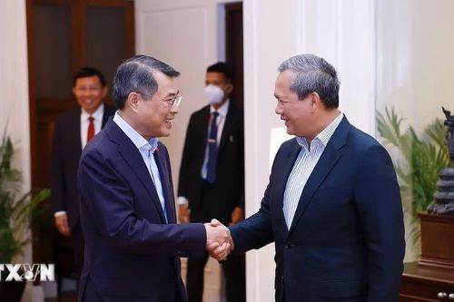 Thủ tướng Lê Minh Hưng và Thủ tướng Campuchia Hun Manet ăn sáng và làm việc
