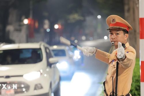 Hà Nội: Phân luồng phục vụ thông xe đoạn từ đê Hữu Hồng đến Đại lộ Thăng Long