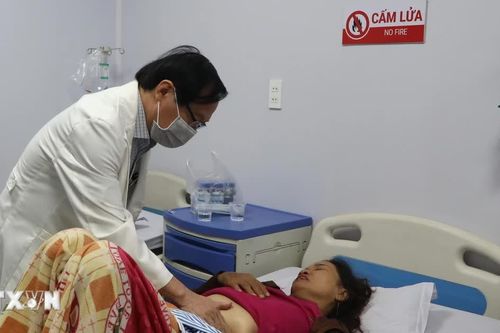 Quảng Ngãi: 16 trường hợp nhập viện nghi ngộ độc thực phẩm do ăn bánh mỳ