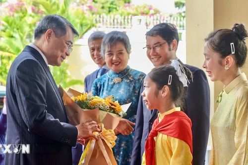Thủ tướng Lê Minh Hưng gặp gỡ cộng đồng người Việt Nam tại Campuchia