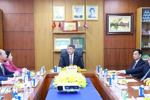 Thủ tướng Lê Minh Hưng thăm Công ty sữa Angkor Milk của Vinamilk tại Campuchia