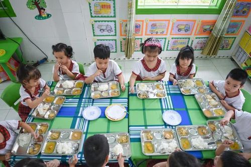 Hướng tới chuẩn hóa bữa ăn, nâng cao sức khỏe học sinh qua bữa ăn học đường