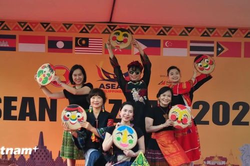 Rực rỡ sắc màu văn hóa tại Hội chợ ASEAN Bazaar 2026