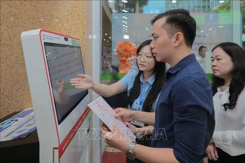 Hà Nội thí điểm Kiosk đăng ký khai sinh tại bệnh viện
