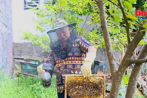 Người có uy tín vận động bà con Sán Dìu cùng tham gia làm kinh tế để thoát nghèo