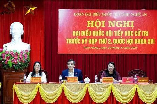 Giám đốc Học viện Chính trị quốc gia Hồ Chí Minh tiếp xúc cử tri Nghệ An