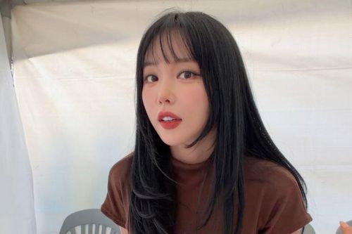 Ca sĩ Hong Jin Young khoe vóc dáng mảnh mai sau tin đồn mang thai