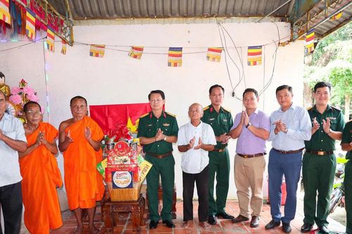 Tây Ninh: Thăm hỏi đồng bào Khmer dịp lễ Sen Dolta