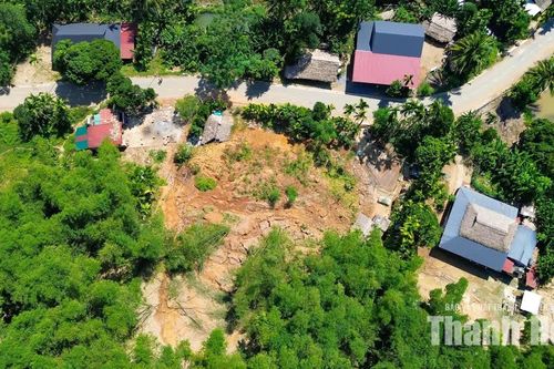 Toàn cảnh đồi Na Lo, Na Niêng nứt toác khiến 180 người dân chưa thể về nhà