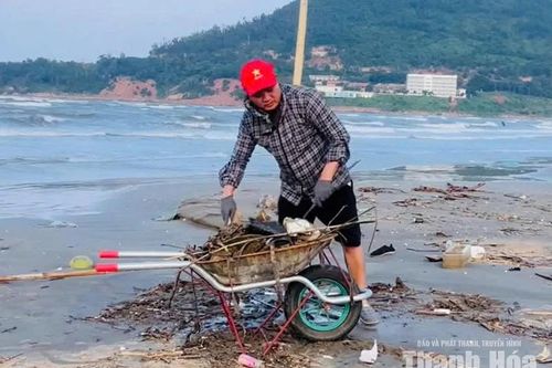 Người âm thầm giữ màu xanh cho biển