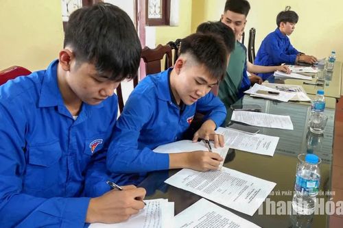 20 thanh niên xã Kim Tân viết đơn tình nguyện nhập ngũ