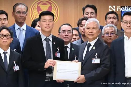 Thủ tướng Thái Lan đối mặt kiến nghị bất tín nhiệm