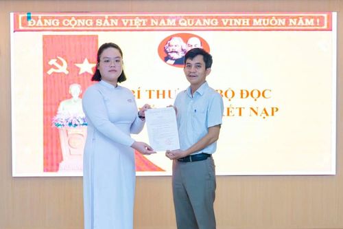 Phát hiện sớm, bồi dưỡng thực chất để tạo nguồn đảng viên trẻ