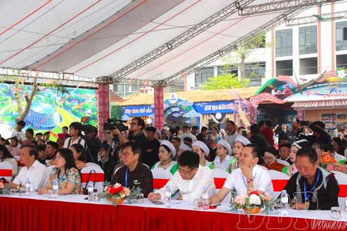 Liên hoan văn nghệ quần chúng - lan tỏa văn hóa dân tộc Mông