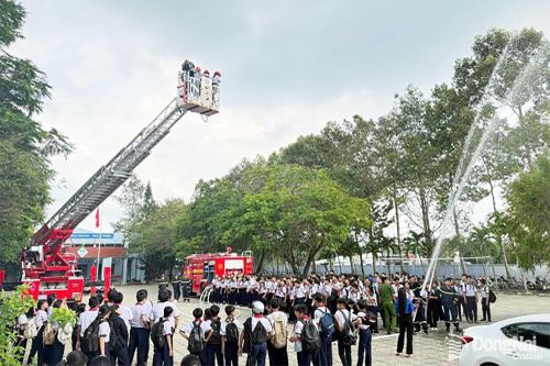 Hơn 250 học sinh Trường THCS Phước An tham gia trải nghiệm kỹ năng phòng cháy, chữa cháy và CNCH