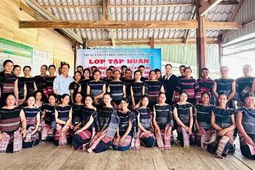 Đak Pơ tổ chức lớp tập huấn, truyền dạy nghề dệt thổ cẩm truyền thống