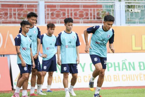 "Tiếp lửa" cho đội bóng quê hương